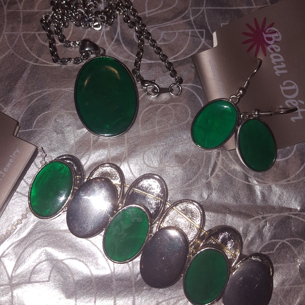 3 Piece Acrylic Jade Necklace Bracelet Earring Set